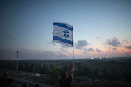 Dorong gencatan senjata dan serukan perdamaian, menlu jerman akan sambangi israel dan palestina. Di Tengah Gencatan Senjata, Roket Ditembakkan dari Gaza ke ...