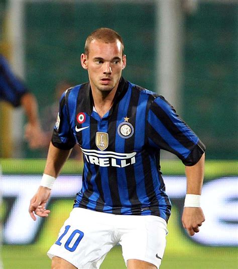 From now on i will keep everyone personally up to date daarom heb ik besloten om de 'wesley sneijder legacy match' nog een keer uit te stellen. Inter Milan: Wesley Sneijder blessé 1 mois