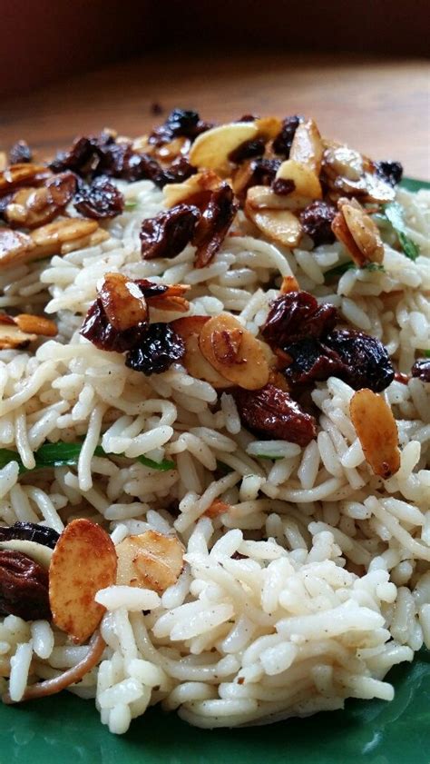 How To Make Almond And Raisin Pilaf