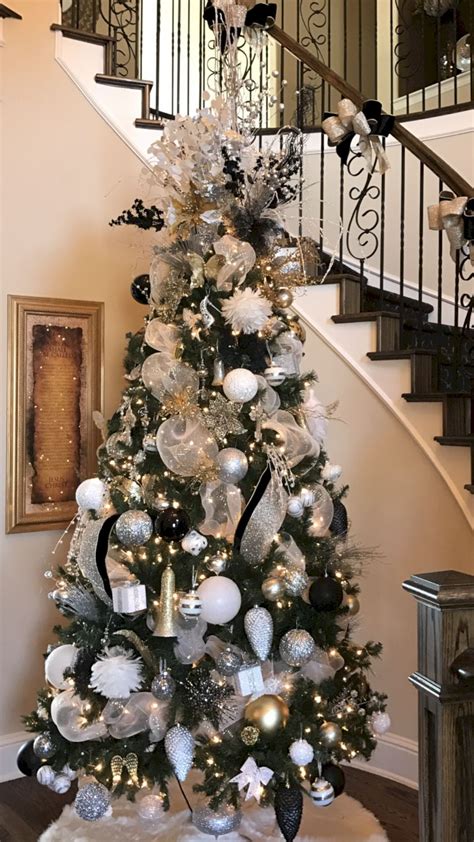 Get into the christmas spirit with our collection of christmas tree pictures and images. 45 Awesome Silver and White Christmas Tree Decorating ...
