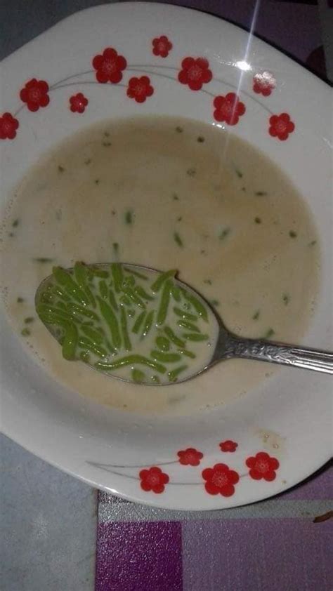Kisar ais batu dengan menggunakan food processor/blender hingga hancur (snow). Cara untuk membuat Cendol dengan senang dan sedap - MY Resepi