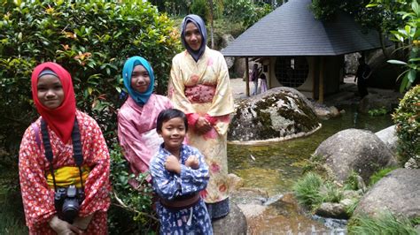 Bukan hal yang aneh jika kecantikan kebaya menduduki peringkat. SeKaDaR Main-Main JeR...: Percutian di Bukit Tinggi, Pahang..