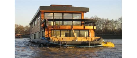 Uk Houseboat Victory Is Custom Designed And Build By Dirkmarine