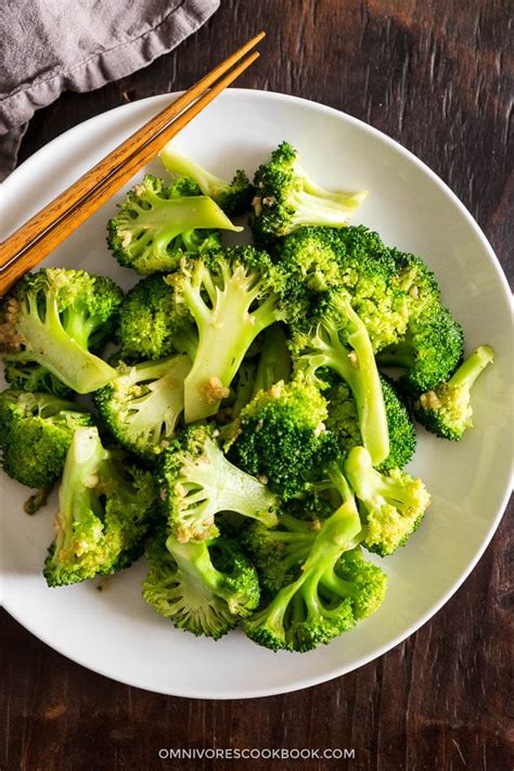 3 Ingredient Garlic Broccoli Stir Fry Omnivores Cookbook