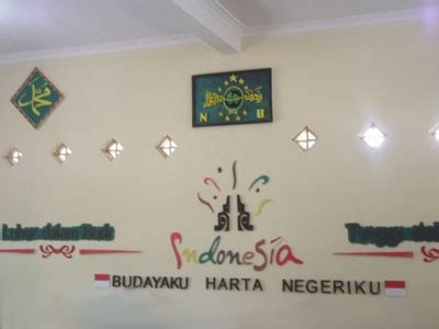 Go green adalah program edukasi lingkungan hidup berbasis sekolah yang melibatkan seluruh warga sekolah. Menjelang Lomba Menghias Kelas | MTs. MH Troso