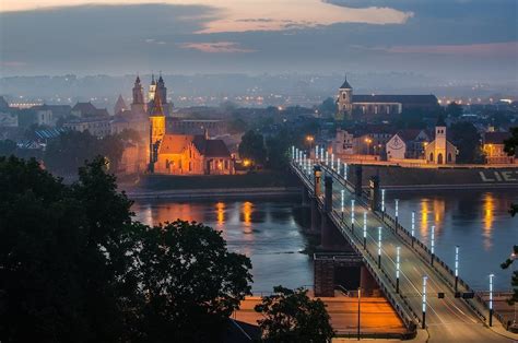 Kopumā 30 birojos strādā vairāk kā 300 nekustamā īpašuma speciālistu. Kaunas seka sostinės pėdomis - aktyviai statomi ir perkami ...