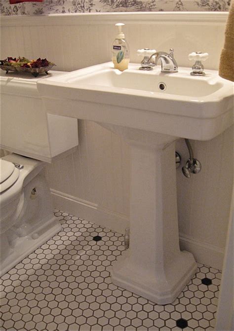 Pedestal sinks are a wonderful way to perk up a small powder room. Vintage Style Powder Room ~ vintage style pedestal sink ...