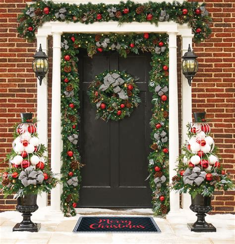 Dress Your Home To Impress With These Outside Christmas