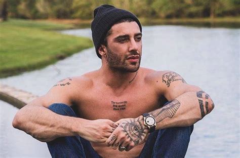 Andrea iannone adalah salah satu pembalap motogp, memiliki gaya balap yang unik dan sangat khas. Andrea Iannone scherza sul doping al compleanno di Giulia ...