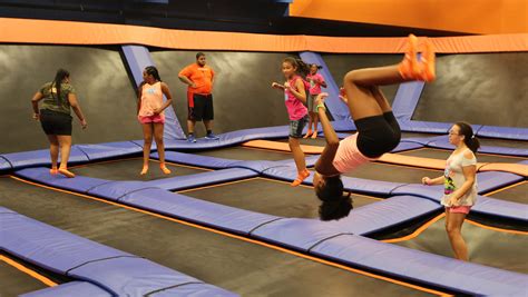Video: Sky Zone Trampoline Park At New Roc City | lupon.gov.ph