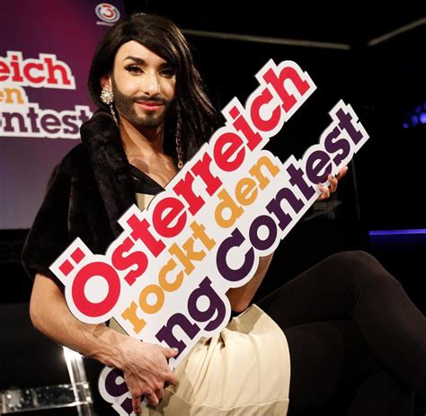 Conchita wurst singing her (winning) 2014 eurovision entry representing austria, rise like a phoenix. ESC : Die Kunstfigur Conchita Wurst - Bilder & Fotos - WELT