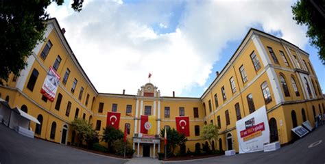 Galatasaray lisesi tarihi osmanlı dönemine dayanır. Galatasaray Lisesi Nerededir ve Geçmişten Bügüne Tarihçesi
