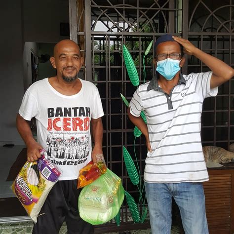 Bank islam malaysia berhad (jawi: PAS Kawasan Masjid Tanah Bantu Edar Bantuan Makanan Ahli ...
