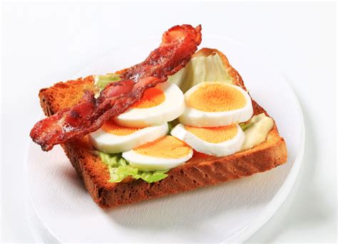 Fried Bacon And Sliced Boiled Eggs On Top Of Toasted Sandwich Hd