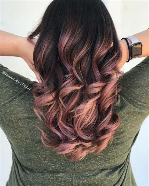 Rose gold hair is a pastel shade that looks amazing on every skin tone and hair color. Trend bojenja: Rose gold ombre! | Friz