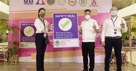 Bulacan Lgu Awards Safety Seal To Sm Mall Philippine News Agency