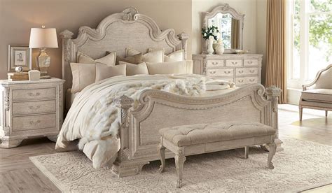 The High Traditional Design Of The Renaissance Estate Bedroom Set By