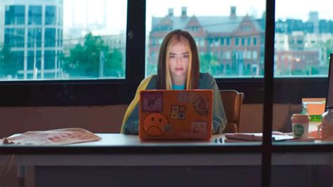 Watch Prepare To Hate Zoey Deutch In The Trailer For Hulu S Not Okay