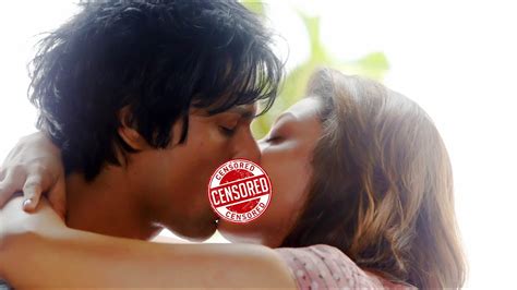 Censor Board Cuts 18 Sec Kissing Scenes To 9 Sec In Do Lafzon Ki Kahani Bubble Youtube