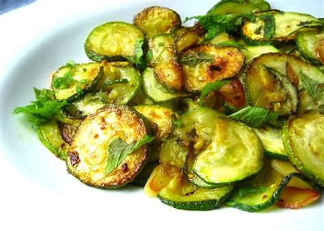 Le zucchine (o zucchini) sono ortaggi della famiglia delle cucurbitaceae di cui si consumano i frutti ancora immaturi. Zucchine in agrodolce, il contorno sfizioso ottimo per l ...