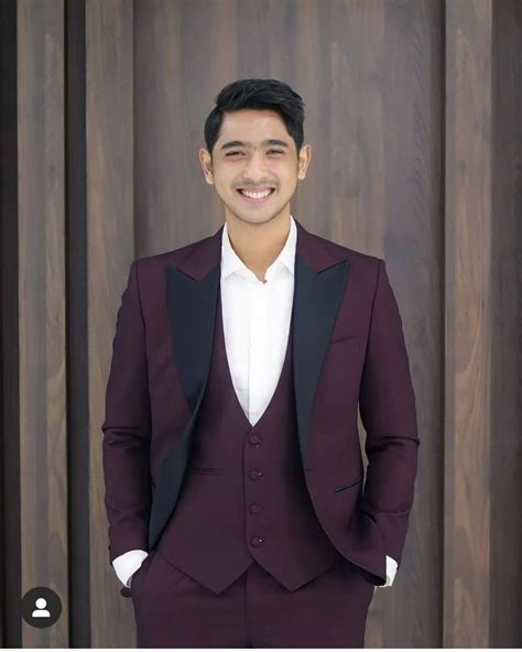 Upik abu dan laura adalah sinetron yang ditayangkan oleh rcti yang diproduksi oleh sinemart pada tahun 2008 mulai tanggal senin, 30 juni 2008 dan tamat tanggal minggu, 19 oktober 2008 berapa jumlah oleh 103 episode. Lucky Perdana Upik Abu Dan Laura / ALYSSA SOEBANDONO ...