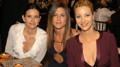 Breaking News From Doubledongdivas Jennifer Aniston Lisa Kudrow And Courteney Cox Reunite And