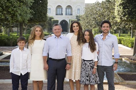 Queen Rania Of Jordan Releases Official Portrait To Mark 46th Birthday Daily Mail Online