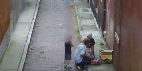 Video Una Mujer Se Inyecta Heroína Delante De Su Hijo De Cuatro Años