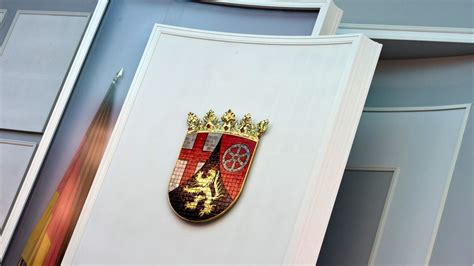 👉 menschen mit bestimmten vorerkrankungen der priogruppe 2 (z.b. Rheinland-Pfalz feiert 70 Jahre Verfassung - Bild.de