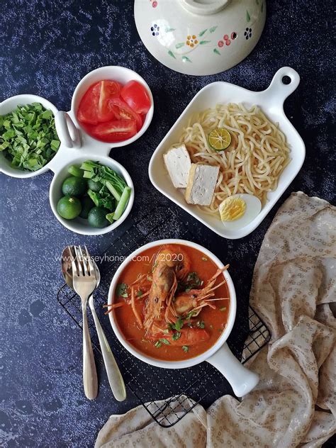 1 kg mee kuning ~ dicelur 2 tangkai daun bawang ~ di hiris halus 1 biji cil. MEE UDANG SUNGAI DUA PASTI SEDAP DAN MEMIKAT SELERA ...
