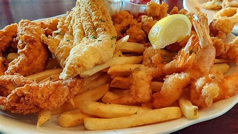 Pappadeaux Seafood Restaurant 😋 Houston Texas Seafood Platter Fish