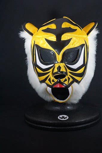 4代目タイガーマスク サイン入り応援用マスク yukio Museum MUUSEO 445473