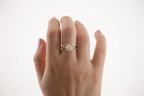 Single Diamond Curved Wedding Ring Artemer
