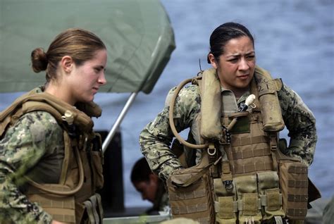 survey few army women want combat jobs tpm talking points memo