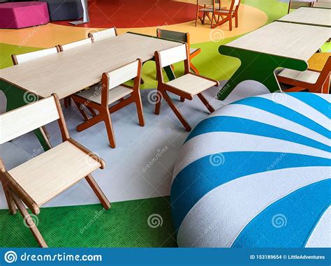 By placing a kids' corner in your waiting room, children will also be able to enjoy themselves while waiting. Modern And Colorful Playing Area With Chairs And Tables ...