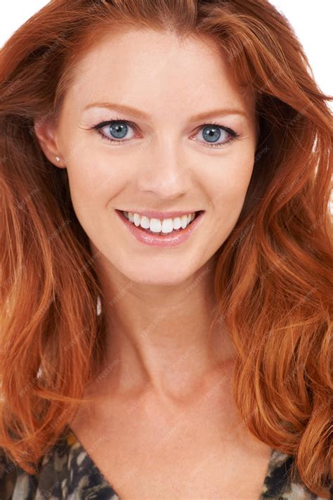 Premium Photo Flaming Beauty Closeup Of A Gorgeous Smiling Redhead With A Perfect Complexion