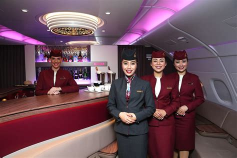 First class und business class fluggäste dürfen zwei handgepäckstücke mit einem höchstgewicht von insgesamt 15 kg (33 lb) mit sich führen. What it's like to fly first class on Qatar Airways ...