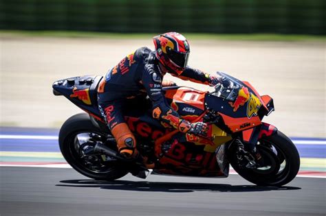 Il pilota spagnolo si stava allenando correndo con il suo cane. Pol Espargaro Resmi Merapat ke Repsol Honda : Okezone Sports