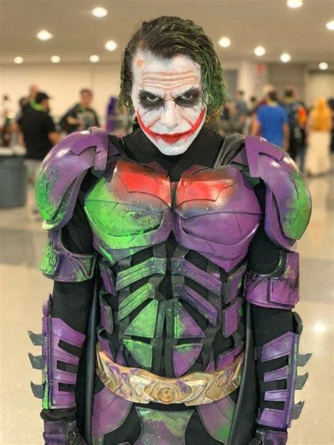 COSPLAY: It's simple, we become the Batman. (It's insane how much this ...