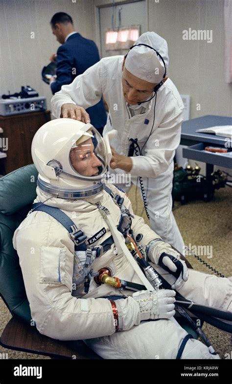 Gemini Space Suit Hi Res Stock Photography And Images Alamy