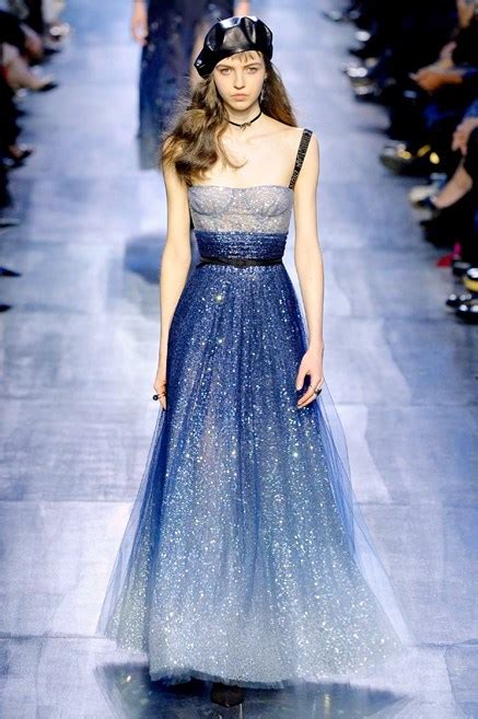 Che si tratti di un matrimonio, una cresima, una comunione o semplicemente un giorno speciale potrete trovare tante proposte. I vestiti più belli di moda per l'autunno inverno 2017-2018.