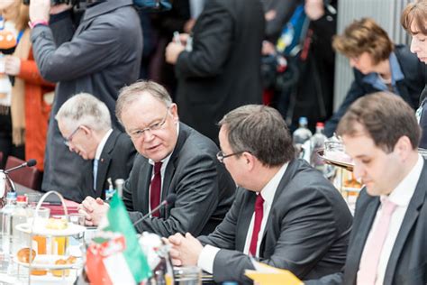 Als ständige einrichtung blickt die ministerpräsidentenkonferenz auf eine lange und erfolgreiche tradition zurück. Ministerpräsidentenkonferenz in Brüssel ...