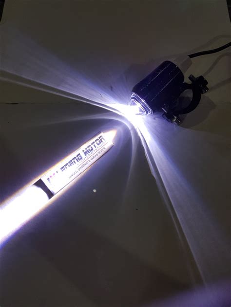 Selain itu, lampu ini juga dijadikan penerangan di dalam ruangan maupun luar ruangan tergantung kondisi. Jual Lampu Tembak Sorot LED U1 Cree Mini Silver Strobo ...