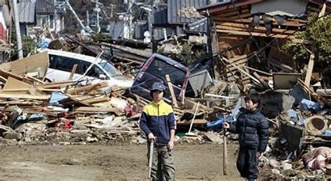 Sedangkan gempa di jepang pada 11 maret 2011 lalu berkekuatan 8,9 sr, terjadi pada kedalaman 10 km. Gempa Jepang Membuat Hari Lebih Pendek : Okezone techno