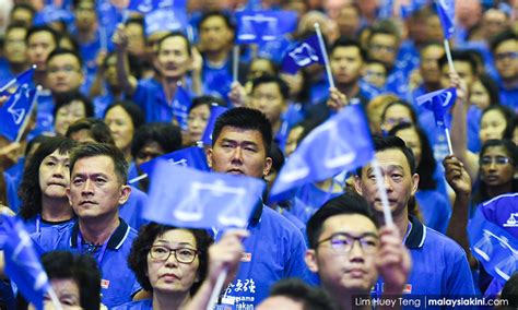Masyarakat cina telah menolak supp, wakil barisan nasional, dalam pilihan raya 2011. The 'apa lagi Cina mahu' politics of endless division