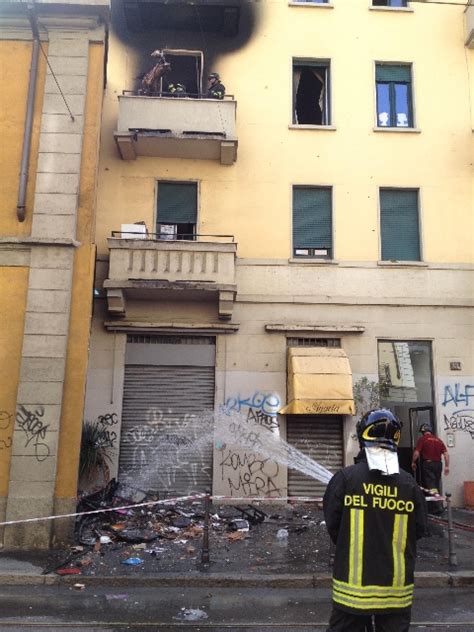 Jun 08, 2021 · vasto incendio a sud di milano: Incendio in una palazzina sui Navigli | Nessun ferito ma ...