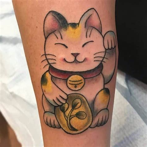 Maneki Neko Tattoos Explained Origins Meanings Symbols Lucky Cat Tattoo Cat Tattoo Hello