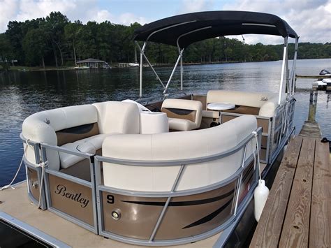 Pontoon Boat 20 ft | Beautiful Beach at Lake Anna | Pleasants Landing
