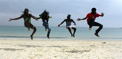File:Dancing Sabar in Dakar, Senegal.jpg - Wikimedia Commons