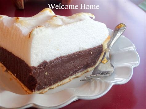 This vegan chocolate meringue pie features a creamy chocolate pudding base topped with lots of vegan meringue. ♥ Chocolate Meringue Pie | Chocolate meringue pie ...